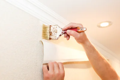 Pose de papier peint à Lessay — revêtements muraux et toiles de verre